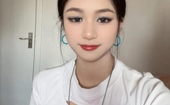 奶头捏得涨大玩弄公交上